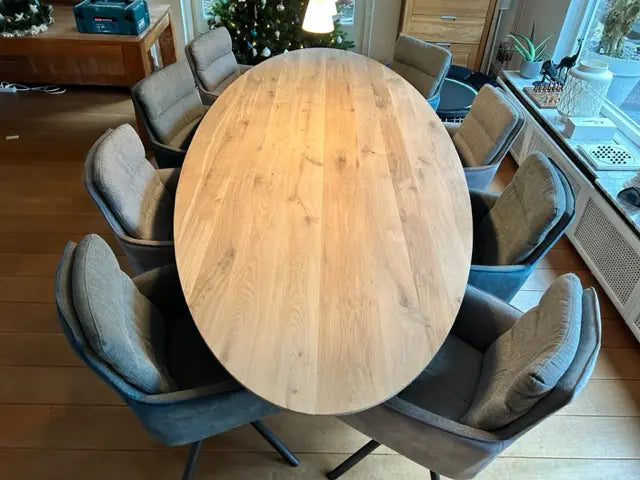 Ovale eiken tafels