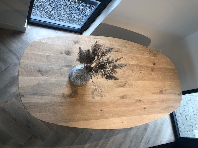 Ovale eiken tafels