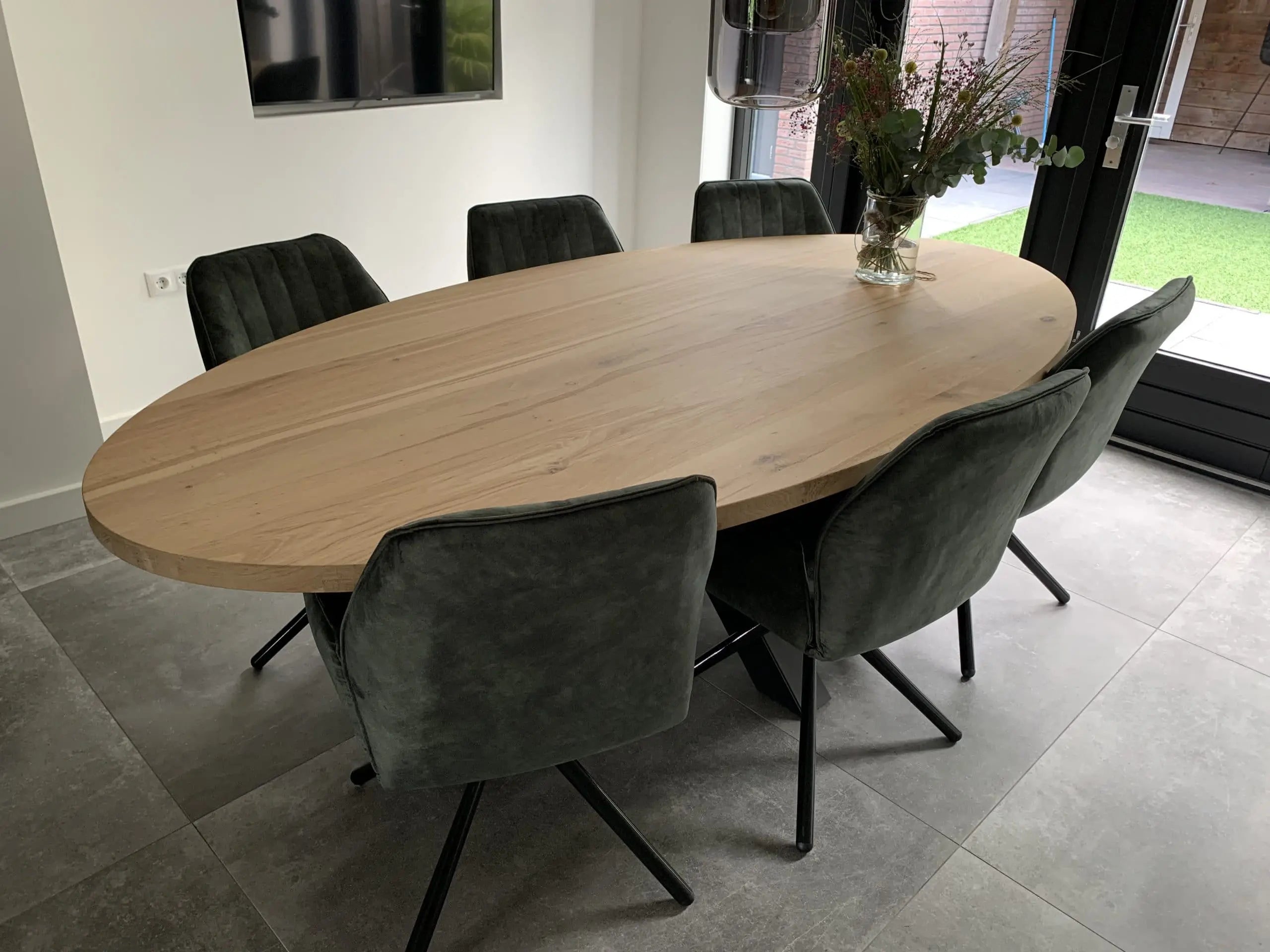 Ovale eiken tafels